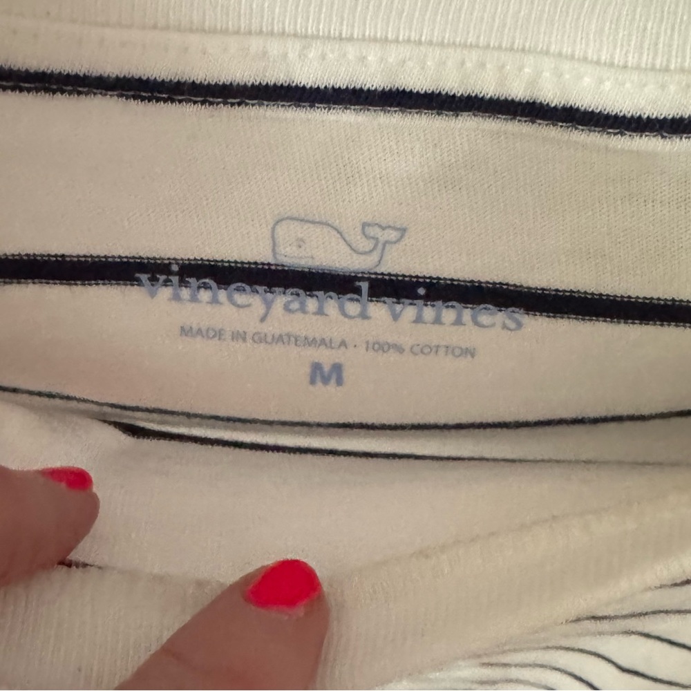 EUC Vineyard Vines Women’s White/Navy Striped Tee w Pink Logo Fun Beach Preppy - Picture 10 of 13